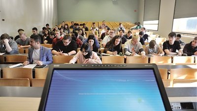 Hochschullehrer/-innen